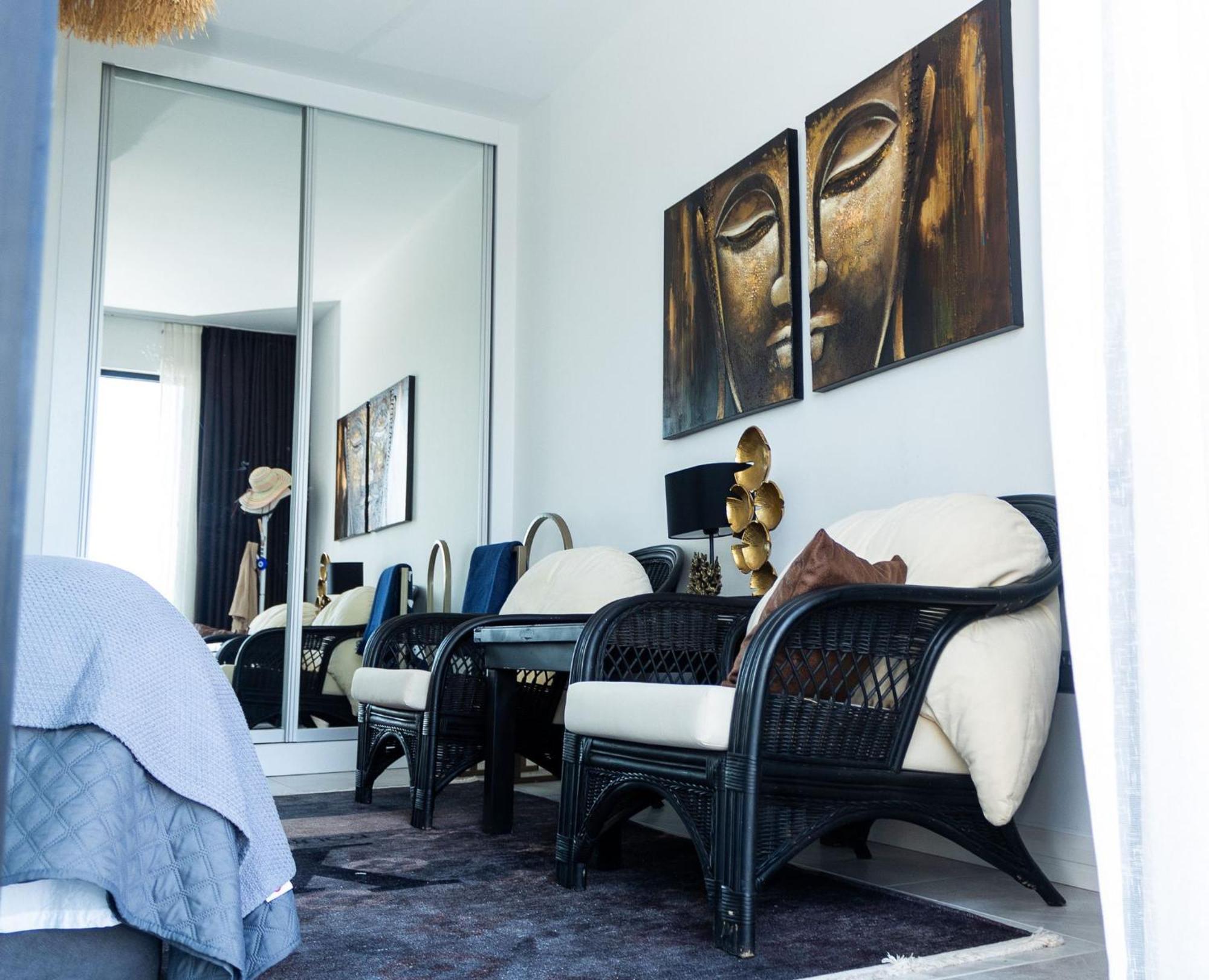 Apartment Luxurious Seafront Penthouse *